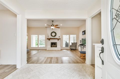 Photo of 16406 Longvale Drive DR, Clear Lake City, TX 77059 (MLS # 96851294)