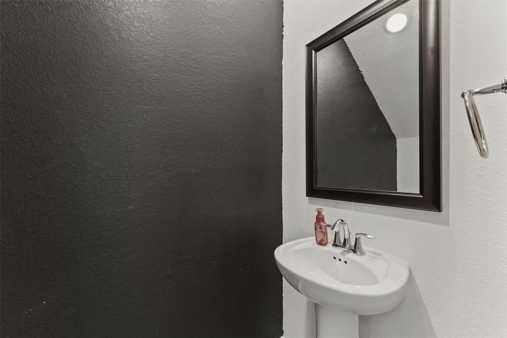 Photo of 4925 Chester Lake Lane, Porter, TX 77365 (MLS # 80561244)