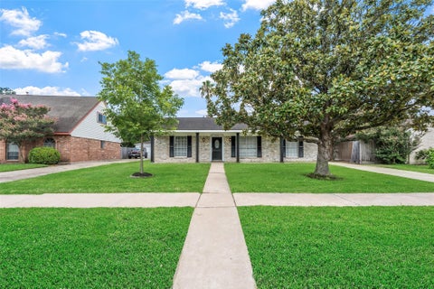 Homes For Rent - 12018 Mulholland Drive<br/> Meadows Place, TX 77477