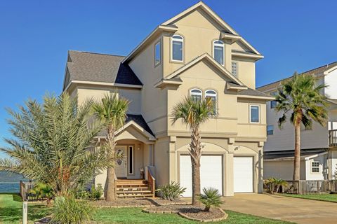 Photo of 442 Jeanie Lynn Street, Tiki Island, TX 77554 (MLS # 57517993)