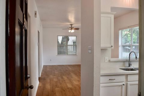 Photo of 2302 Colorado Street #B, Houston, TX 77007 (MLS # 76440513)