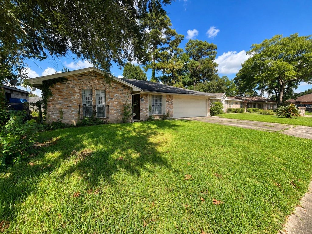Photo of 9623 Glenwood Forest Drive, Houston, TX 77078 (MLS # 17634545)