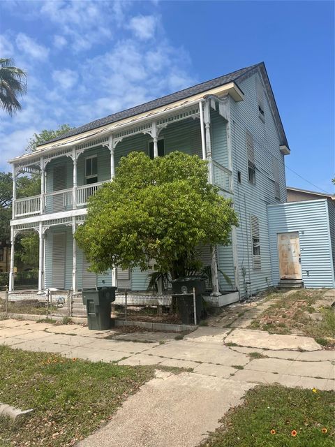 Photo of 2028 Avenue M 1/2, Galveston, TX 77550 (MLS # 47887387)