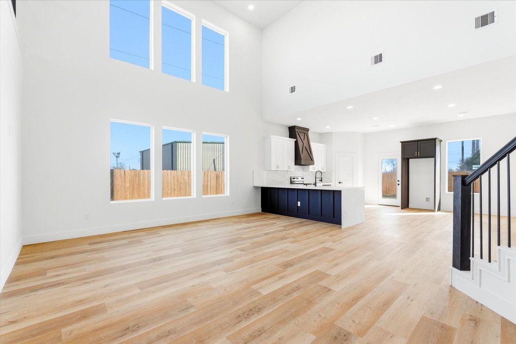 Photo of 320 E Main Street, La Porte, TX 77571 (MLS # 39337457)