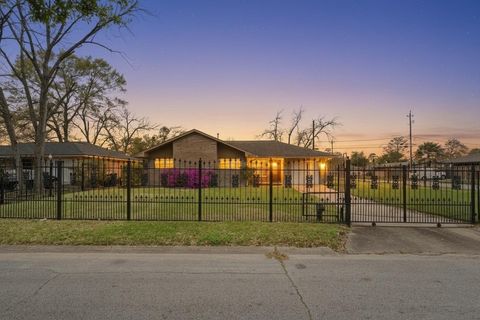 Photo of 10229 Royal Oaks Drive, Houston, TX 77016 (MLS # 27245494)