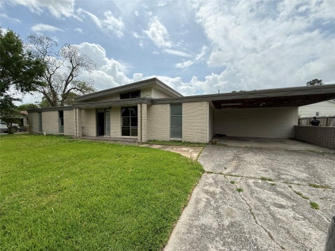 Photo of 627 Baywood Street, La Porte, TX 77571 (MLS # 44763923)