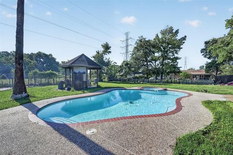 Homes For Sale - 621 Elsbeth Street<br/> Channelview, TX 77530