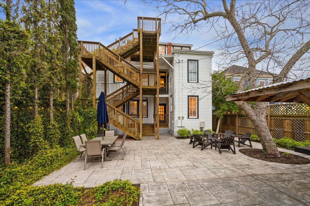 Photo of 1607 Avenue L, Galveston, TX 77550 (MLS # 18270525)