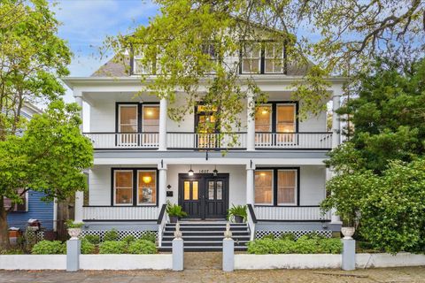 Photo of 1607 Avenue L, Galveston, TX 77550 (MLS # 18270525)