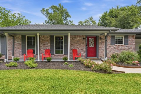 Homes For Sale - 8810 Seber Drive<br/> Tomball, TX 77375