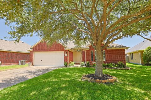Photo of 11110 Fall Point Drive, Houston, TX 77065 (MLS # 9513606)