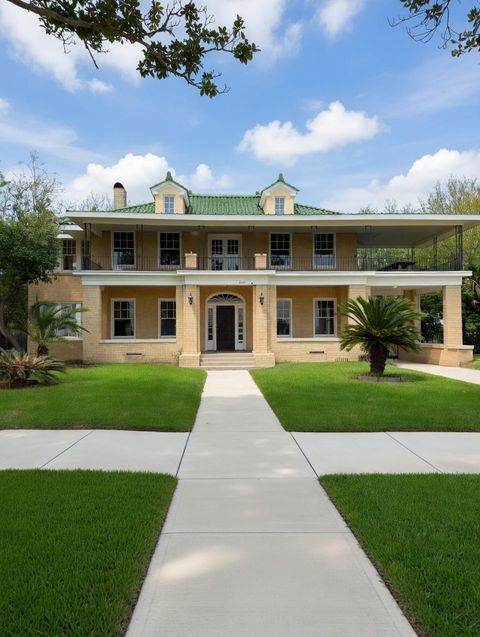 Homes For Sale - 2149 Lakeshore Drive<br/> Port Arthur, TX 77640