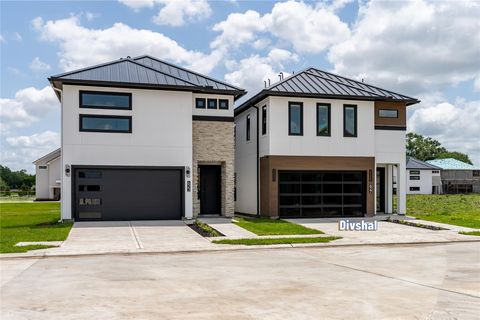 Photo of 623 Rolling Oaks, Stafford, TX 77477 (MLS # 40113700)