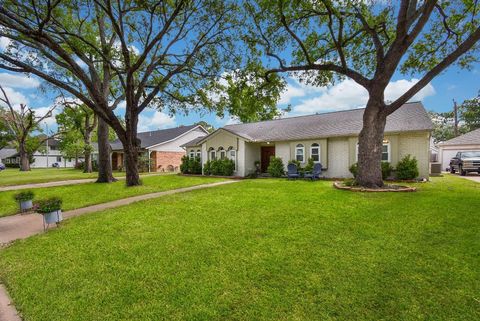 Photo of 2930 Kevin Lane, Houston, TX 77043 (MLS # 26652130)