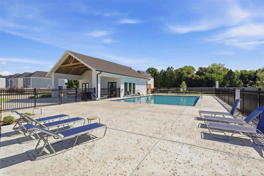 Photo of 7720 Inwood Grove Lane, Houston, TX 77088 (MLS # 25438370)