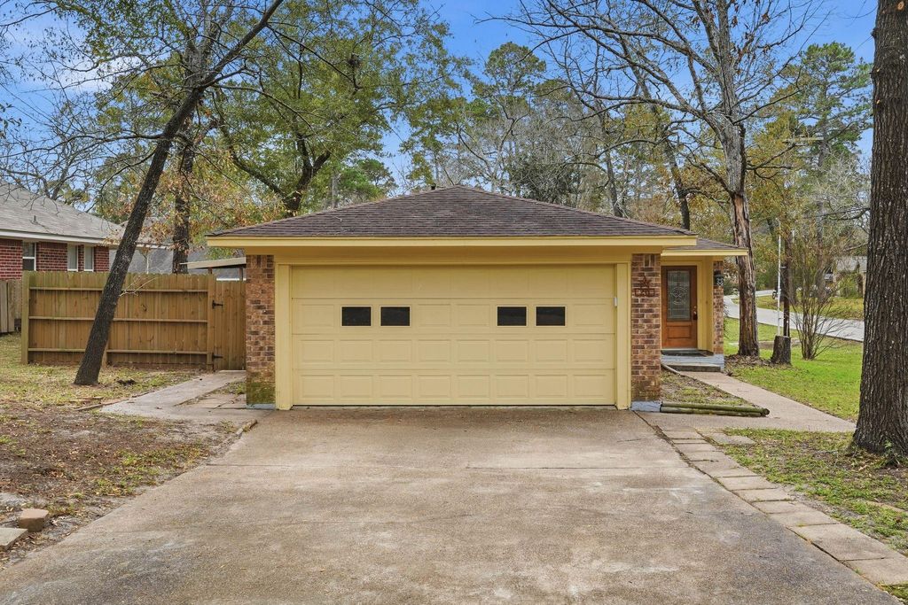 Photo of 20 Moon Valley Court, Conroe, TX 77304 (MLS # 73094588)