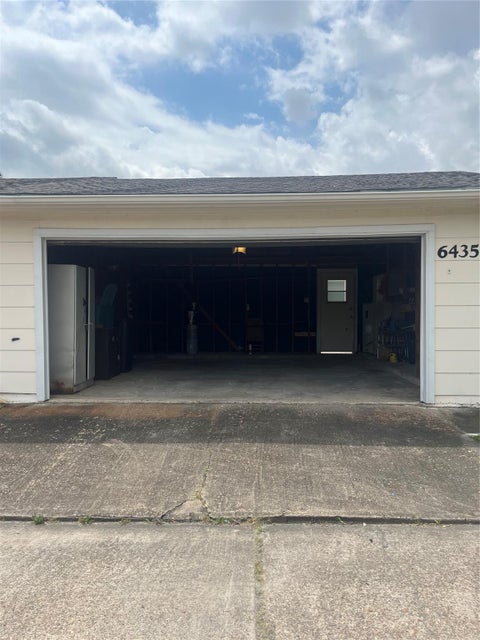 Townhouse For Rent - 6435 S Briar Bayou Drive<br/> Houston, TX 77072