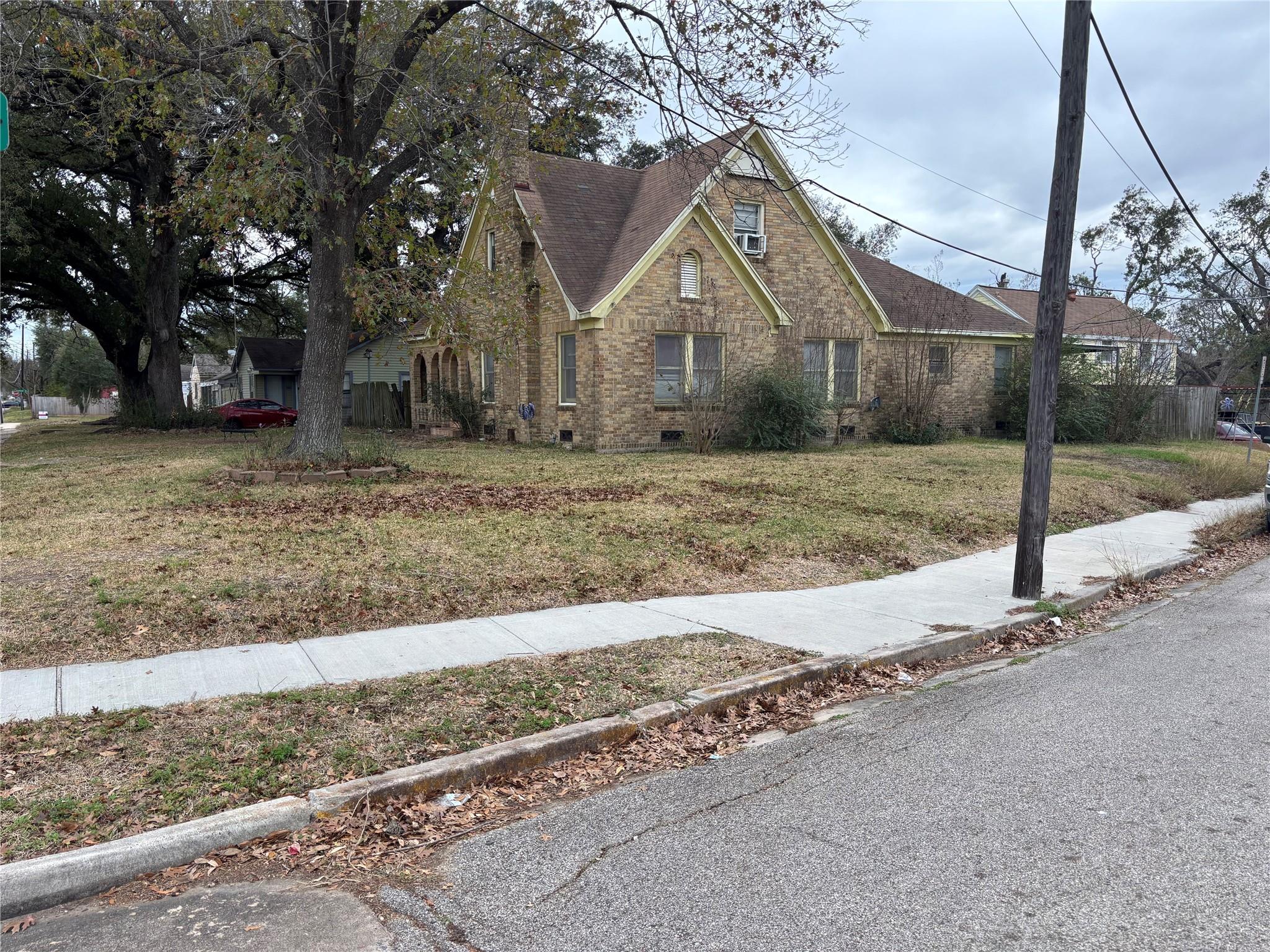 203 W Park Lane