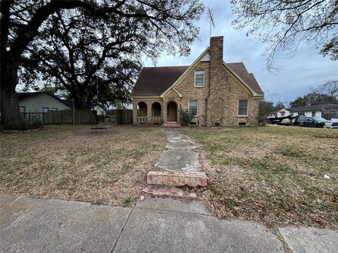 Photo of 203 W Park Lane, Pasadena, TX 77506 (MLS # 47599979)