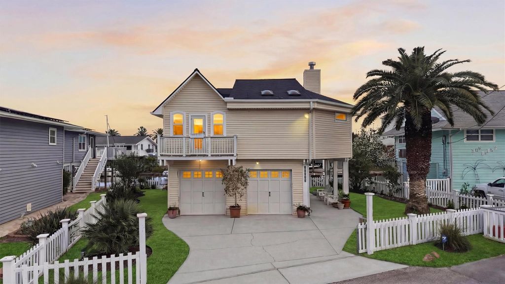 Photo of 16635 Jamaica Cove Road, Jamaica Beach, TX 77554 (MLS # 55196929)