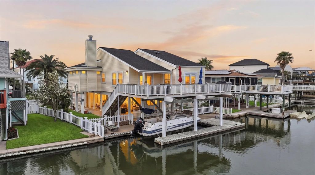 Photo of 16635 Jamaica Cove Road, Jamaica Beach, TX 77554 (MLS # 55196929)