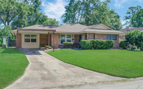 Photo of 10226 Envoy Street, Houston, TX 77016 (MLS # 96903227)