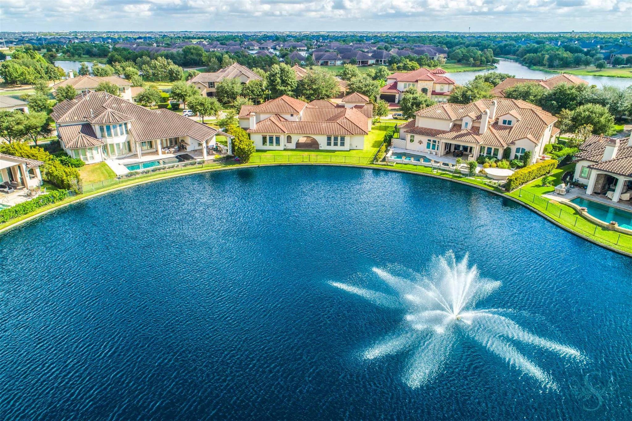 103 Walton Water Way Lane