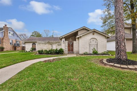 Photo of 3109 Woodland Court, La Porte, TX 77571 (MLS # 87562724)