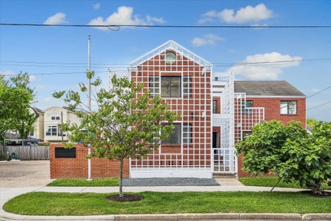 Photo of 2402 Commonwealth Street, Houston, TX 77006 (MLS # 10703870)