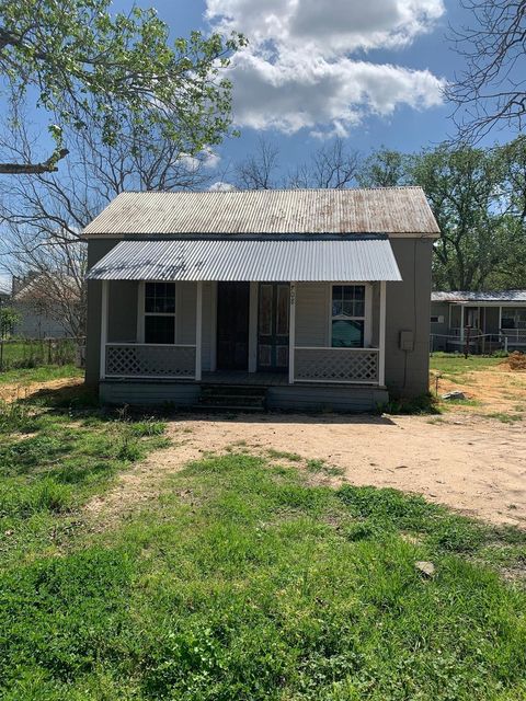 Photo of 708 Colorado Street, Glidden, TX 78943 (MLS # 45452178)