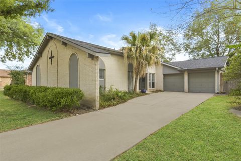 Photo of 16310 Cavendish Drive, Houston, TX 77059 (MLS # 25991002)