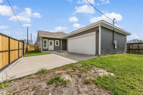 Tiny photo for 6441 De Priest Street, Houston, TX 77091 (MLS # 46937808)
