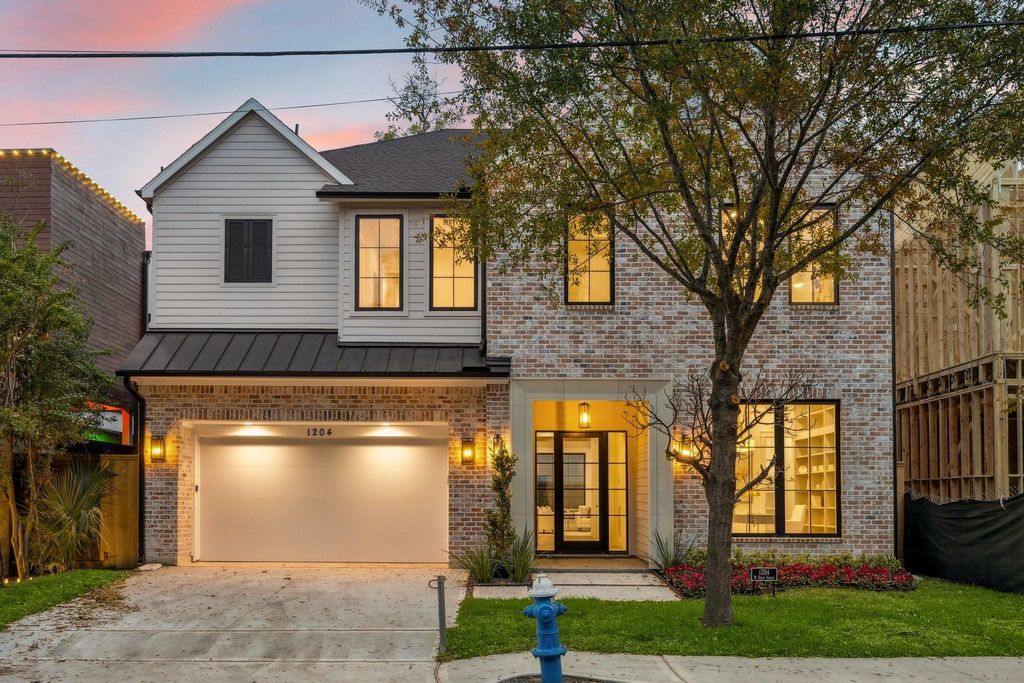 Photo of 1204 W Drew Street, Houston, TX 77006 (MLS # 32517606)