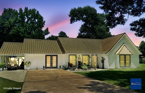 Photo of 144 Thornton Dr, Trinity, TX 75862 (MLS # 44530495)