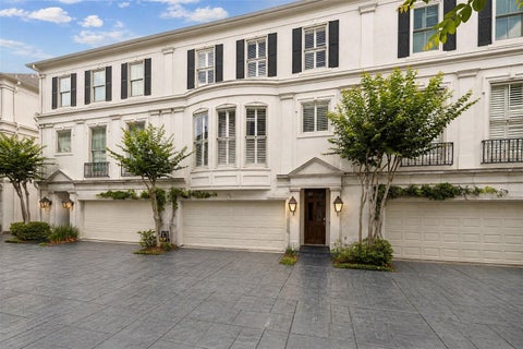 Townhouse For Sale - 130 Oak Place Drive<br/> Harris County, Houston, TX 77006