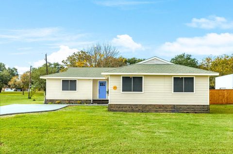Photo of 210 Cactus St, Oyster Creek, TX 77541 (MLS # 95424178)