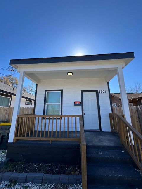 Photo of 2604 Mills St St, Houston, TX 77026 (MLS # 48227931) Photo of 2604 Mills St St, Houston, TX 77026 (MLS # 48227931)