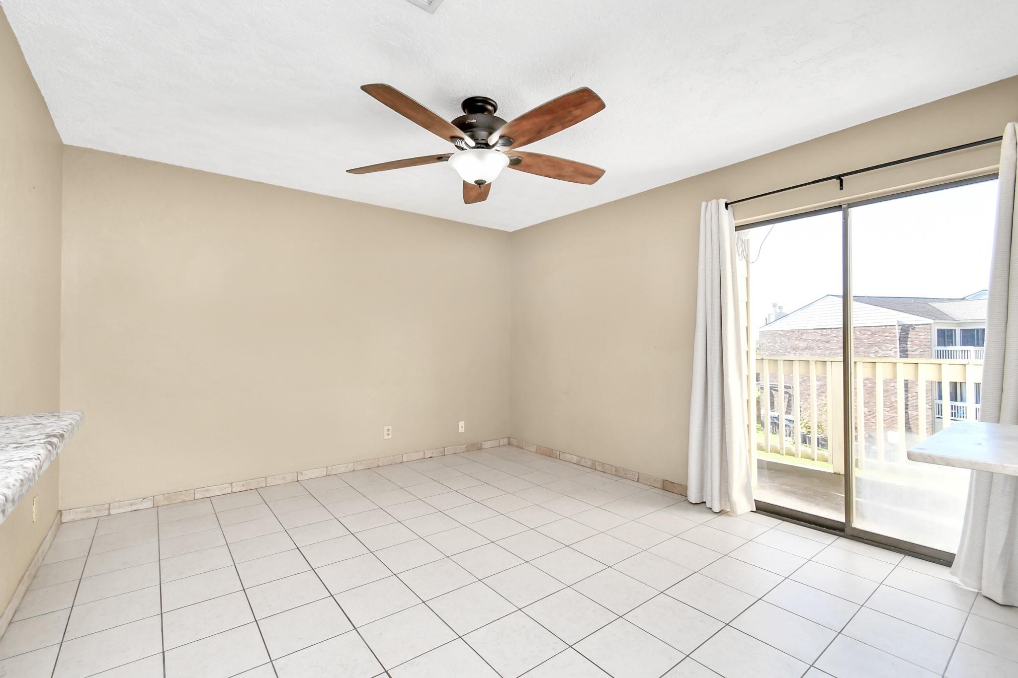 2501 Gulf Freeway 250D