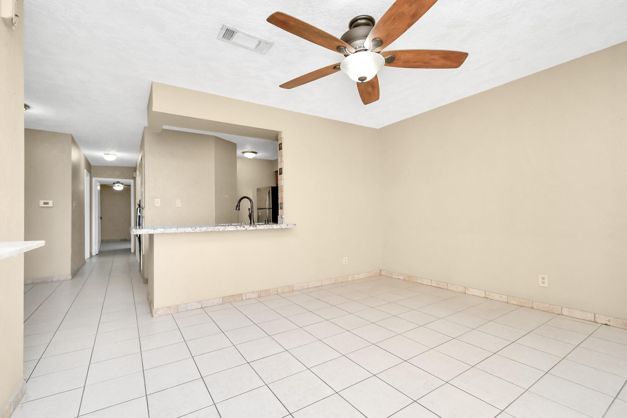 2501 Gulf Freeway 250D