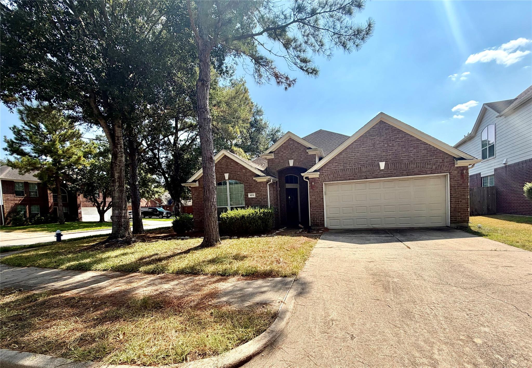 4914 Surrey Park Circle