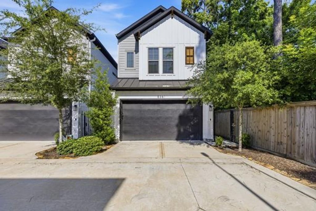 Photo of 5361 Creekmont Oaks Lane, Houston, TX 77091 (MLS # 74204592)