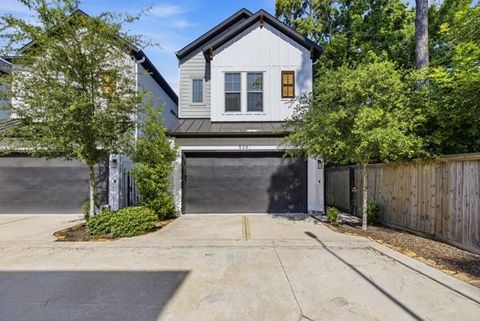 Photo of 5361 Creekmont Oaks Lane, Houston, TX 77091 (MLS # 74204592)