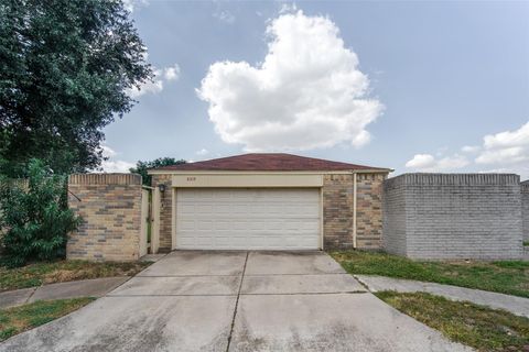 Photo of 8319 Wind Willow Drive, Houston, TX 77040 (MLS # 10850685)