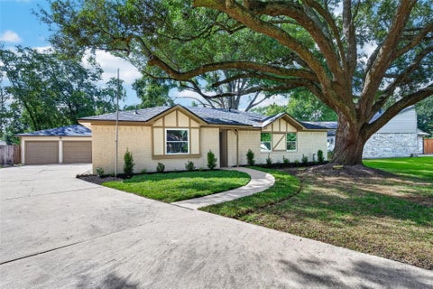 Photo of 903 Chetwood Circle, League City, TX 77573 (MLS # 77264068)