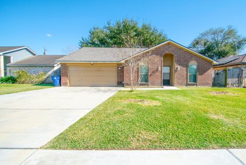 Homes For Sale - 3 Lazybrook Street<br/> Angleton, TX 77515