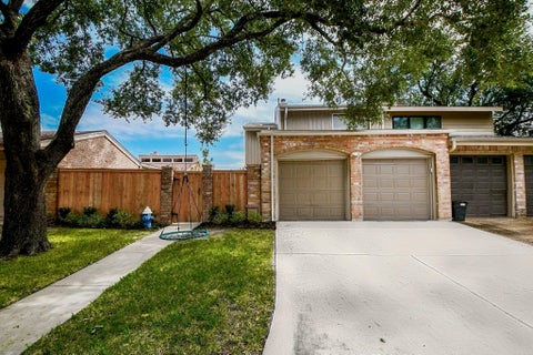 Photo of 811 Bayou River Drive, Houston, TX 77079 (MLS # 13736426)