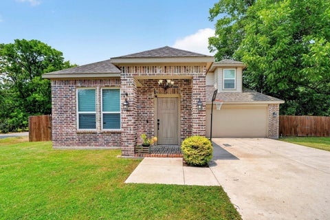 Photo of 602 Main St ST, Greenville, TX 75401 (MLS # 2251388)