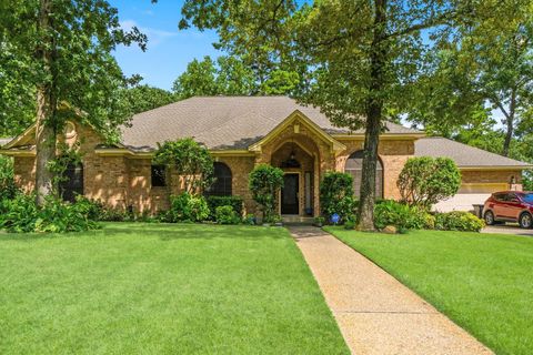 Photo of 23 Royal Dalton Circle, Conroe, TX 77304 (MLS # 93991699)