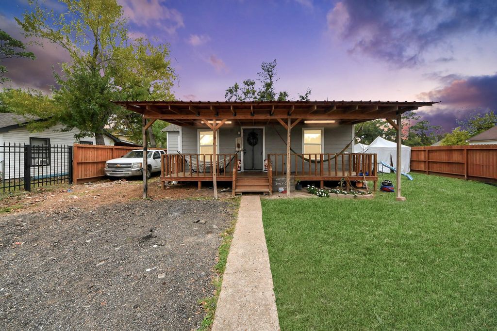 Photo of 8125 Darlington Drive, Houston, TX 77028 (MLS # 40828358)