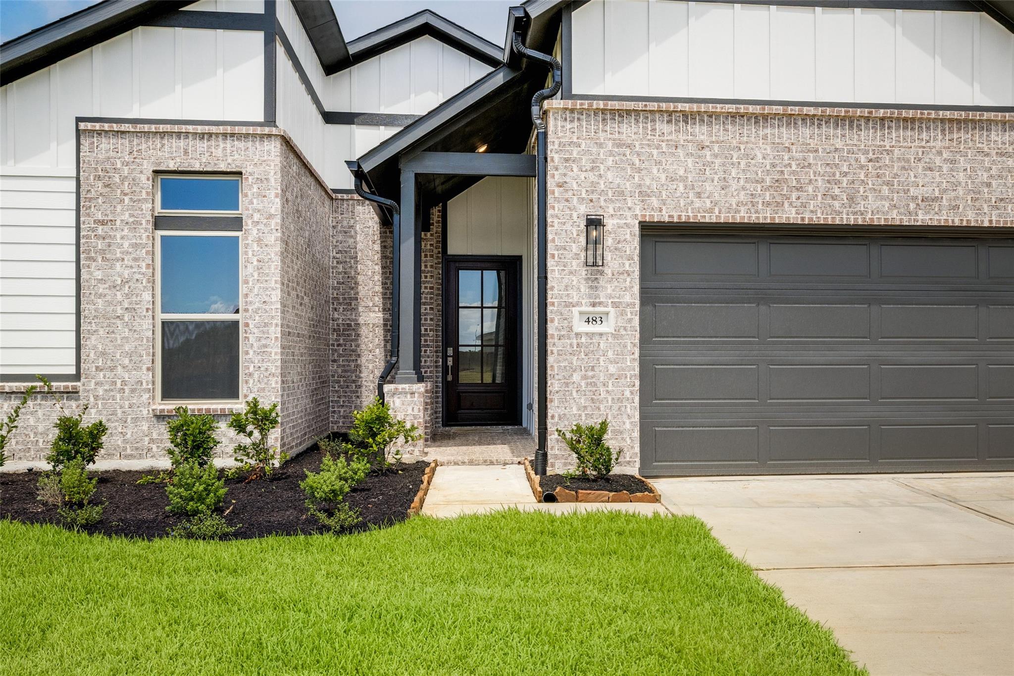 483 Hunters Crossing Drive
